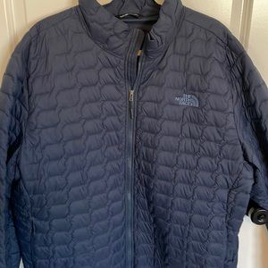 Great condition jacket from The North Face. Navy blue. Like new!